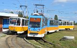 An der Wohnsiedlung Ilijanzi enden die SL 11 und 12. Die einzige Tatra T6A2-Doppeltraktion auf der SL 11 und der T6M-700(M) warten am 13.09.2015 an der Endstelle.